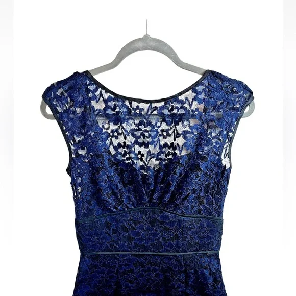 Maggy London Navy Blue Black Lace Floral 4 Scoop Back Cocktail Sheath - Picture 4 of 12